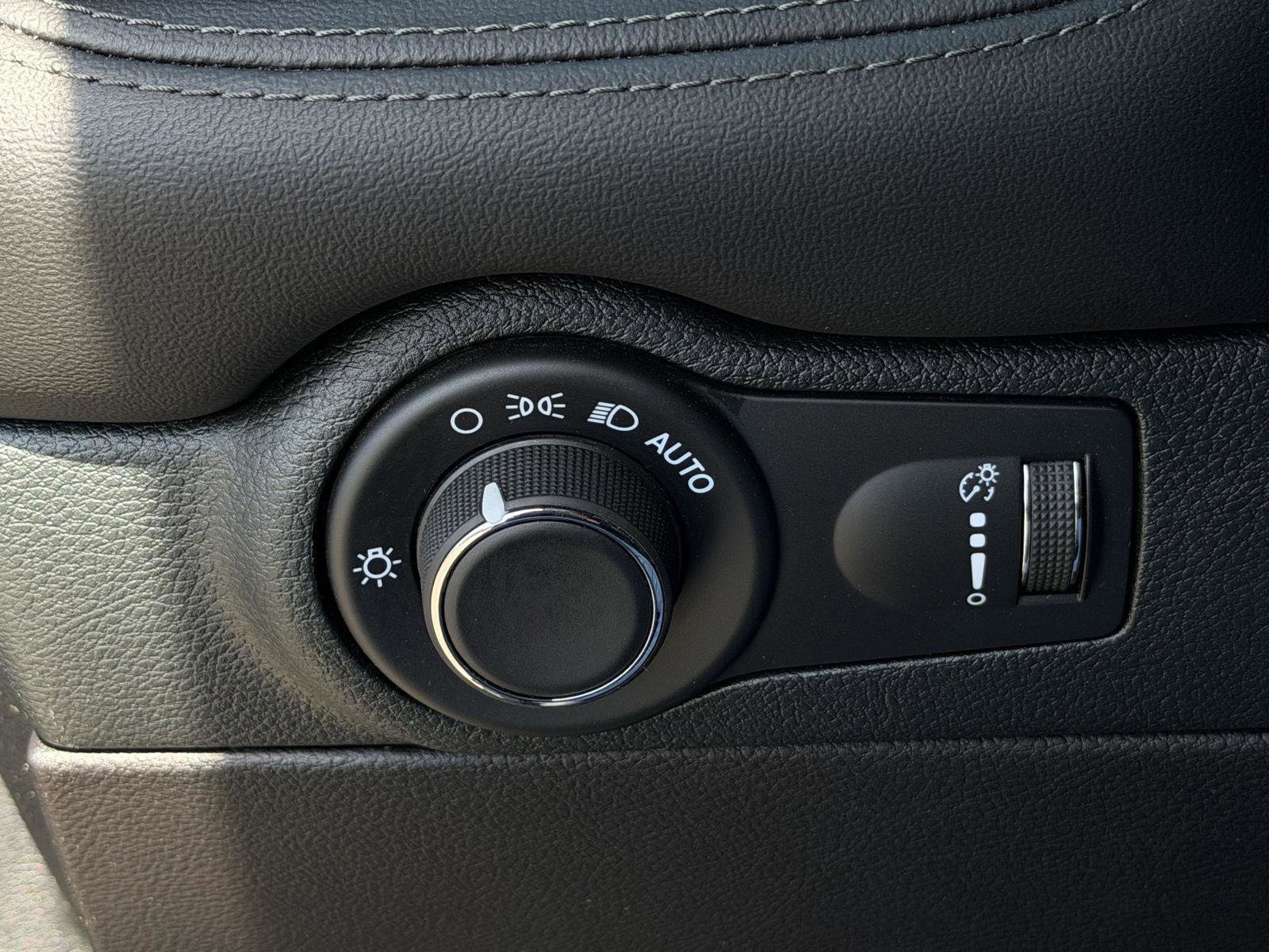 Used 2024 Dodge Durango SXT w/ SXT Blacktop Group image 19