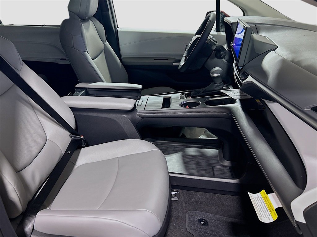 New 2026 Toyota Sienna XLE image 30