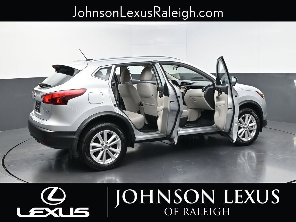 Used 2018 Nissan Rogue Sport SV w/ SV Technology Package FWD image 30