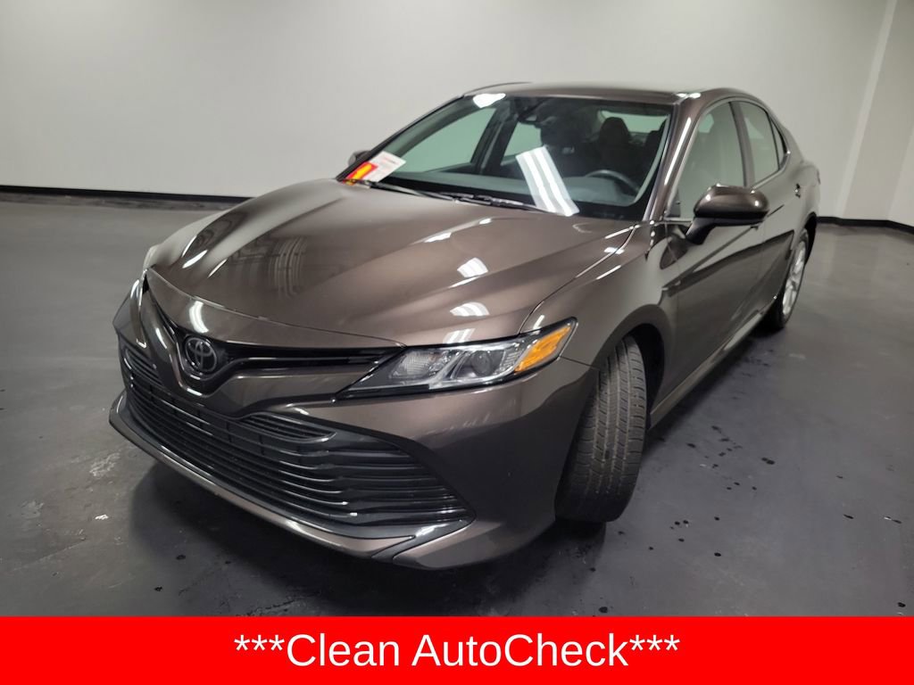 Used 2020 Toyota Camry LE image 4