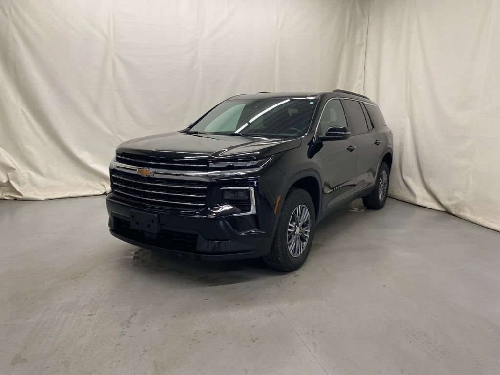 Used 2026 Chevrolet Traverse LT AWD/4WD image 2