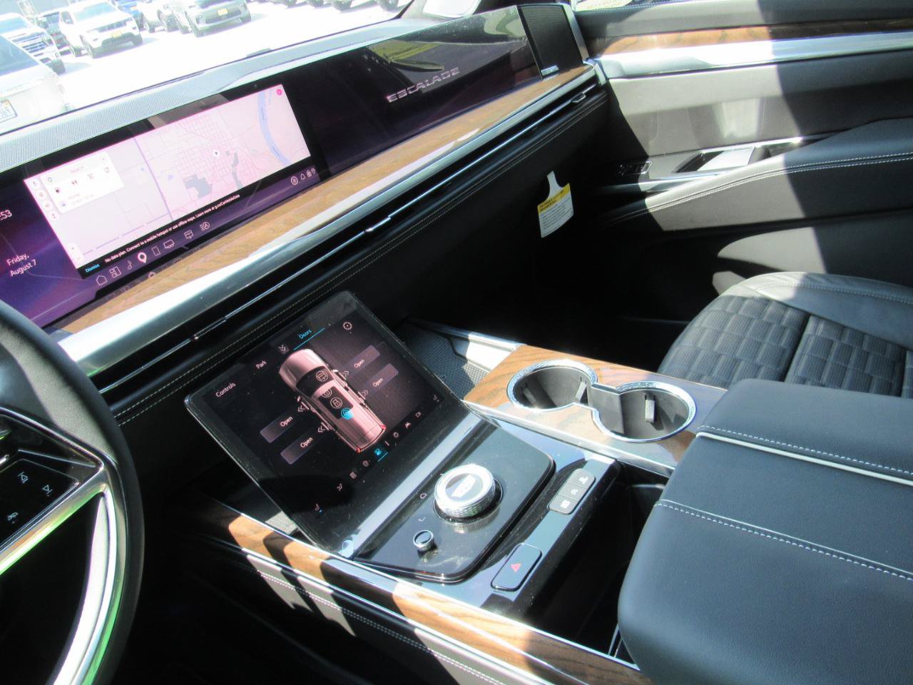 Used 2026 Cadillac Escalade Platinum Sport w/ LPO, ONYX Package AWD/4WD image 30