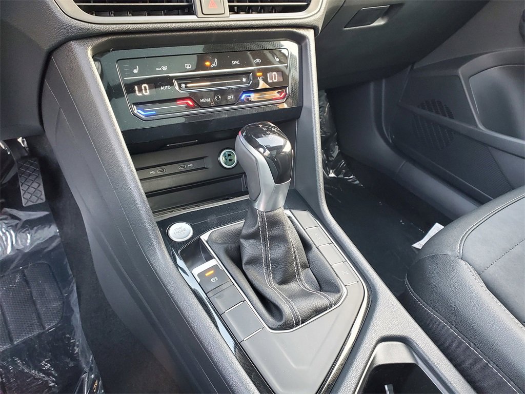 New 2025 Volkswagen Taos SE image 10
