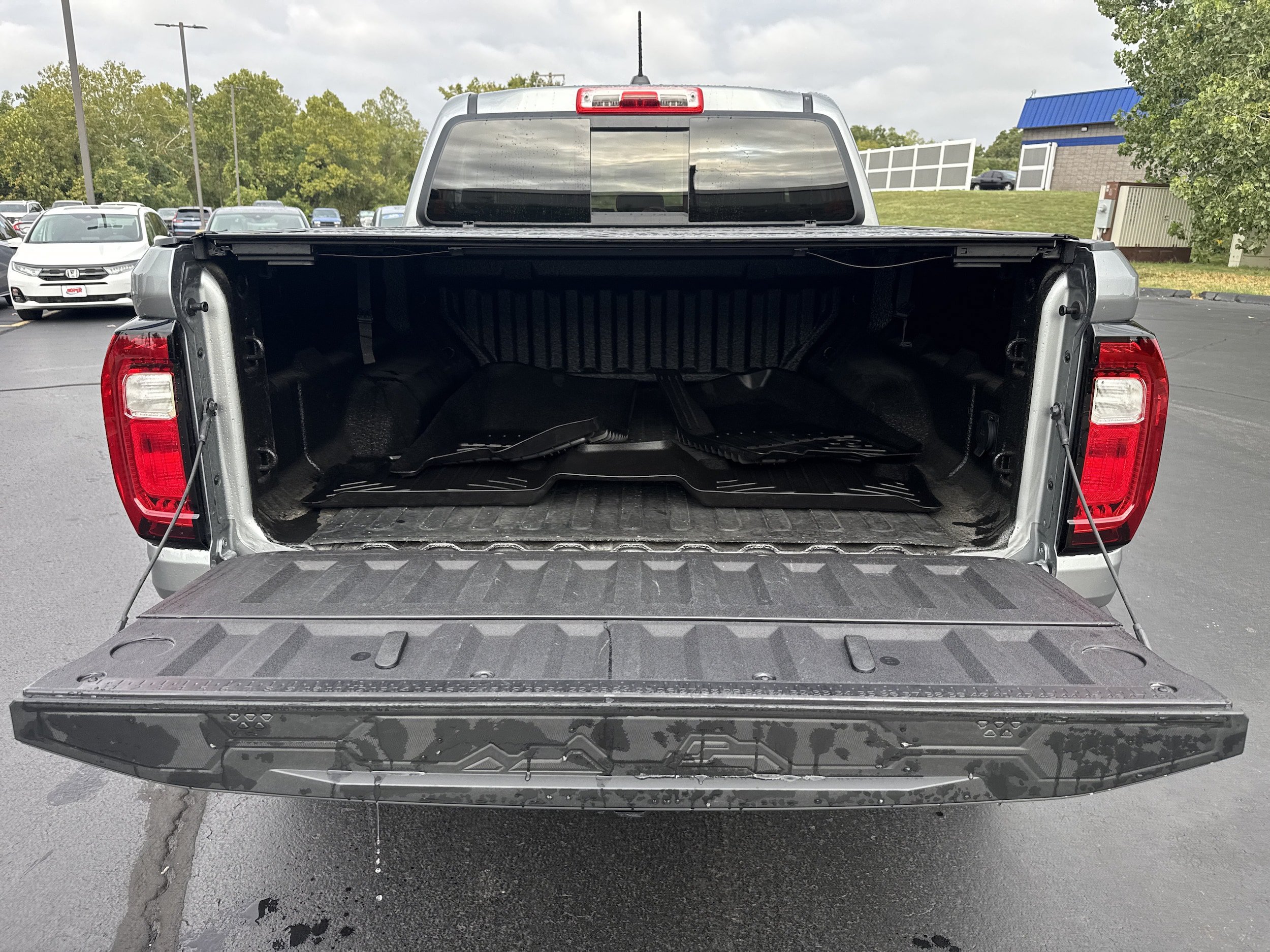 Used 2024 GMC Canyon AT4 w/ Technology Package AWD/4WD image 12