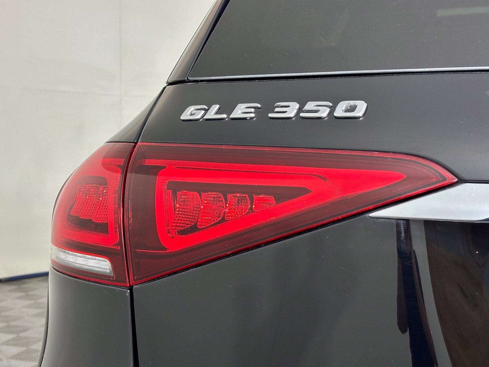 Used 2023 Mercedes-Benz GLE 350 w/ Premium Package image 7