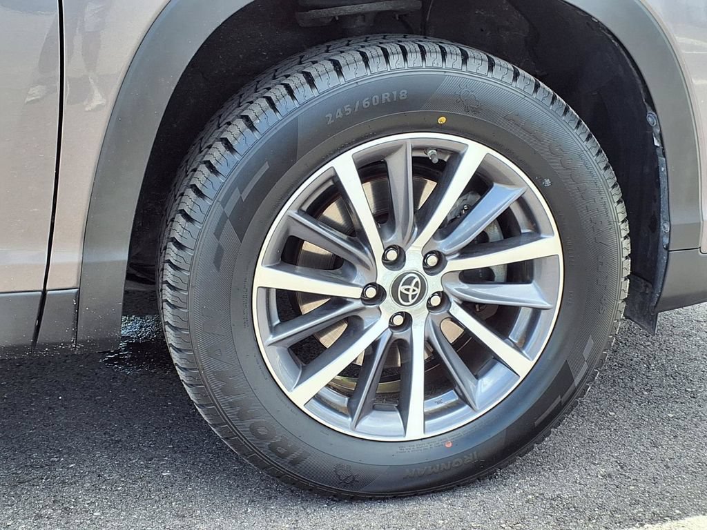 Used 2019 Toyota Highlander XLE FWD image 10