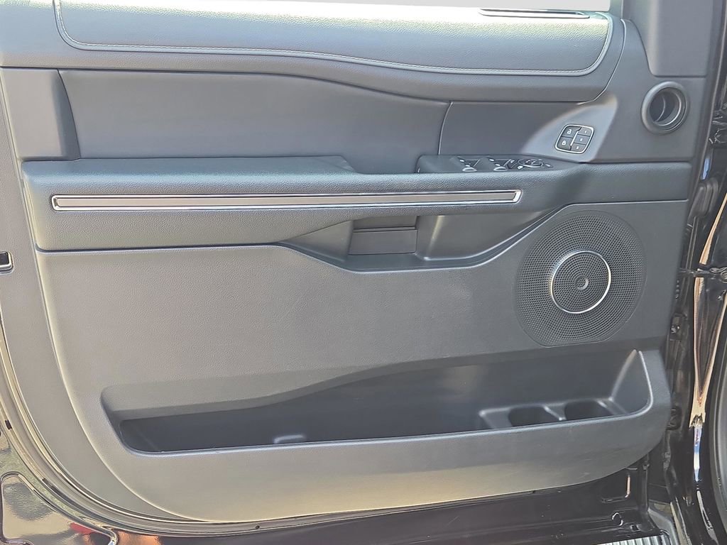 Used 2024 Ford Expedition XLT image 16