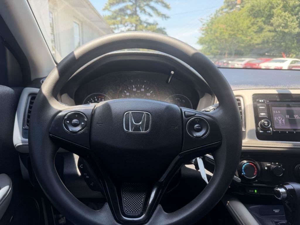 Used 2020 Honda HR-V LX image 10