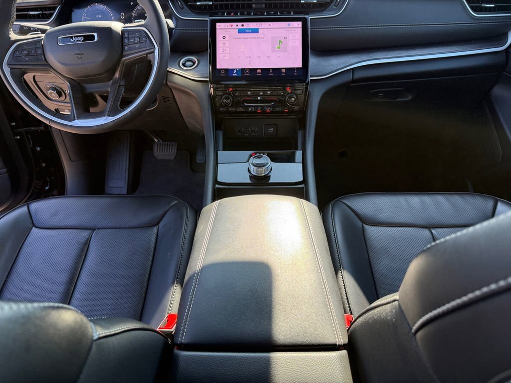 Used 2025 Jeep Grand Cherokee L Limited w/ Luxury Tech Group II image 11