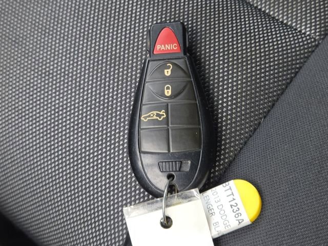 Used 2013 Dodge Challenger SXT image 32