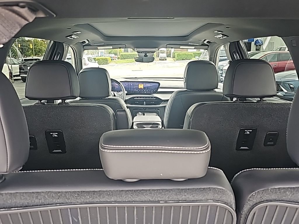 Used 2025 Buick Enclave Avenir w/ Super Cruise Package image 6