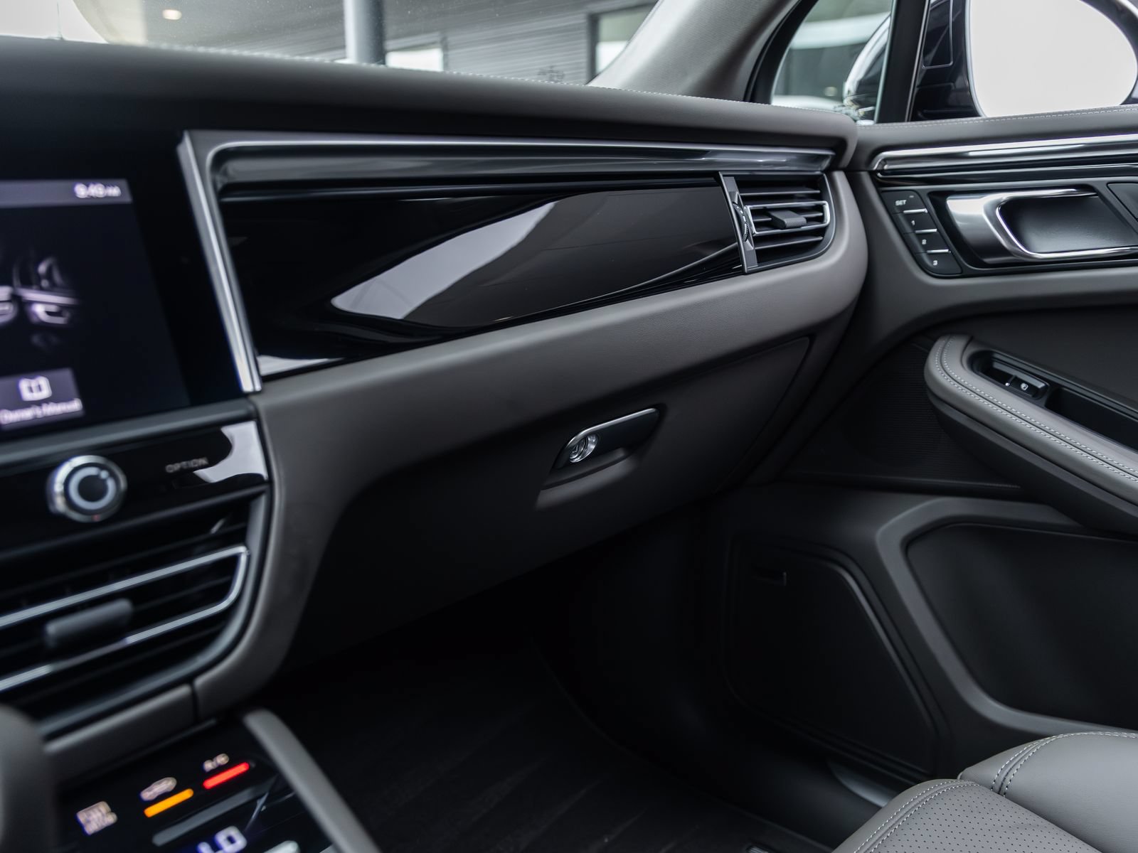 New 2026 Porsche Macan S AWD/4WD image 30