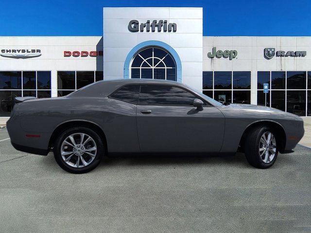 Used 2023 Dodge Challenger SXT image 3
