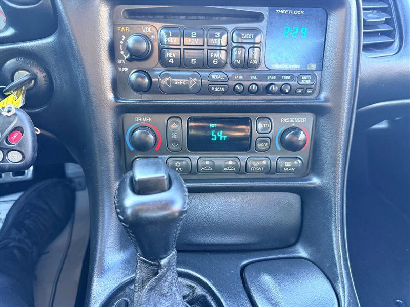 Used 2000 Chevrolet Corvette Convertible w/ Memory Pkg image 25