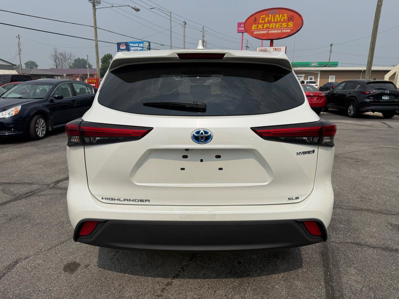Used 2021 Toyota Highlander XLE AWD/4WD image 7