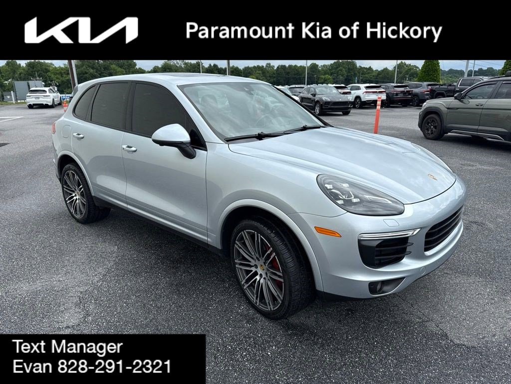 Used 2017 Porsche Cayenne Platinum Edition AWD/4WD image 2
