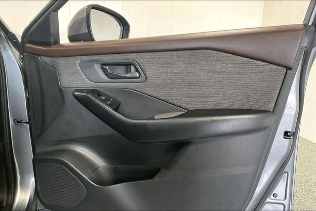 Used 2023 Nissan Rogue S AWD/4WD image 30