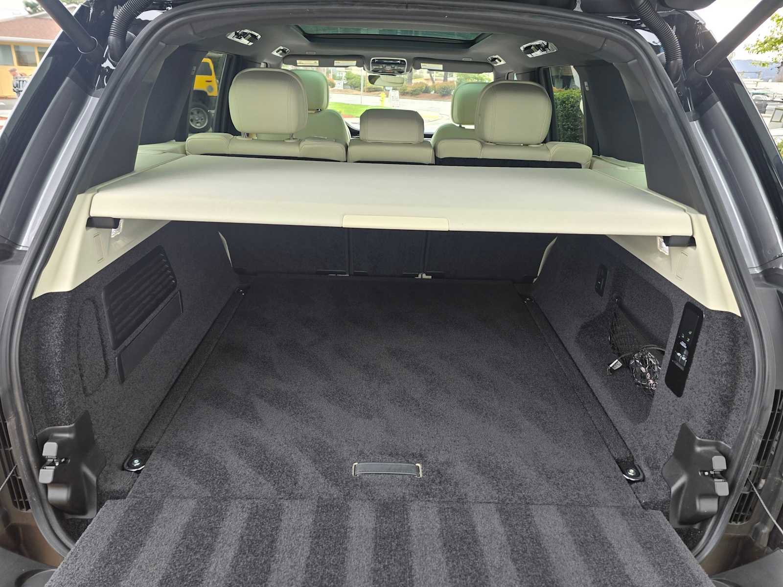 Used 2023 Land Rover Range Rover SE image 17