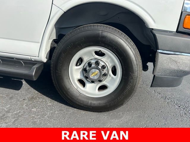 Used 2025 Chevrolet Express 3500 LT w/ LT Preferred Equipment Group image 8