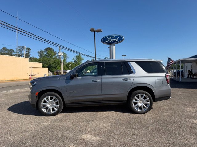 Used 2022 Chevrolet Tahoe High Country RWD image 1