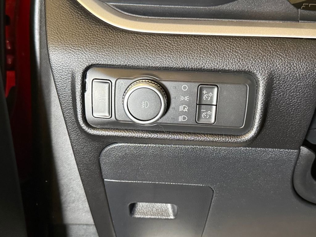 Used 2021 Ford Explorer XLT w/ Equipment Group 202A AWD/4WD image 18