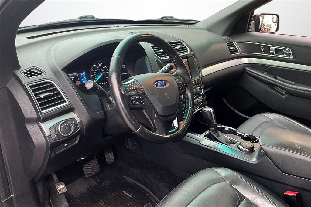 Used 2016 Ford Explorer XLT w/ Equipment Group 202A image 17