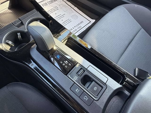 Used 2024 Toyota Prius LE FWD image 20