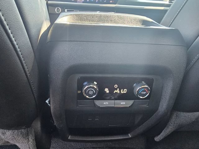 Used 2025 Chevrolet Traverse LT FWD image 19
