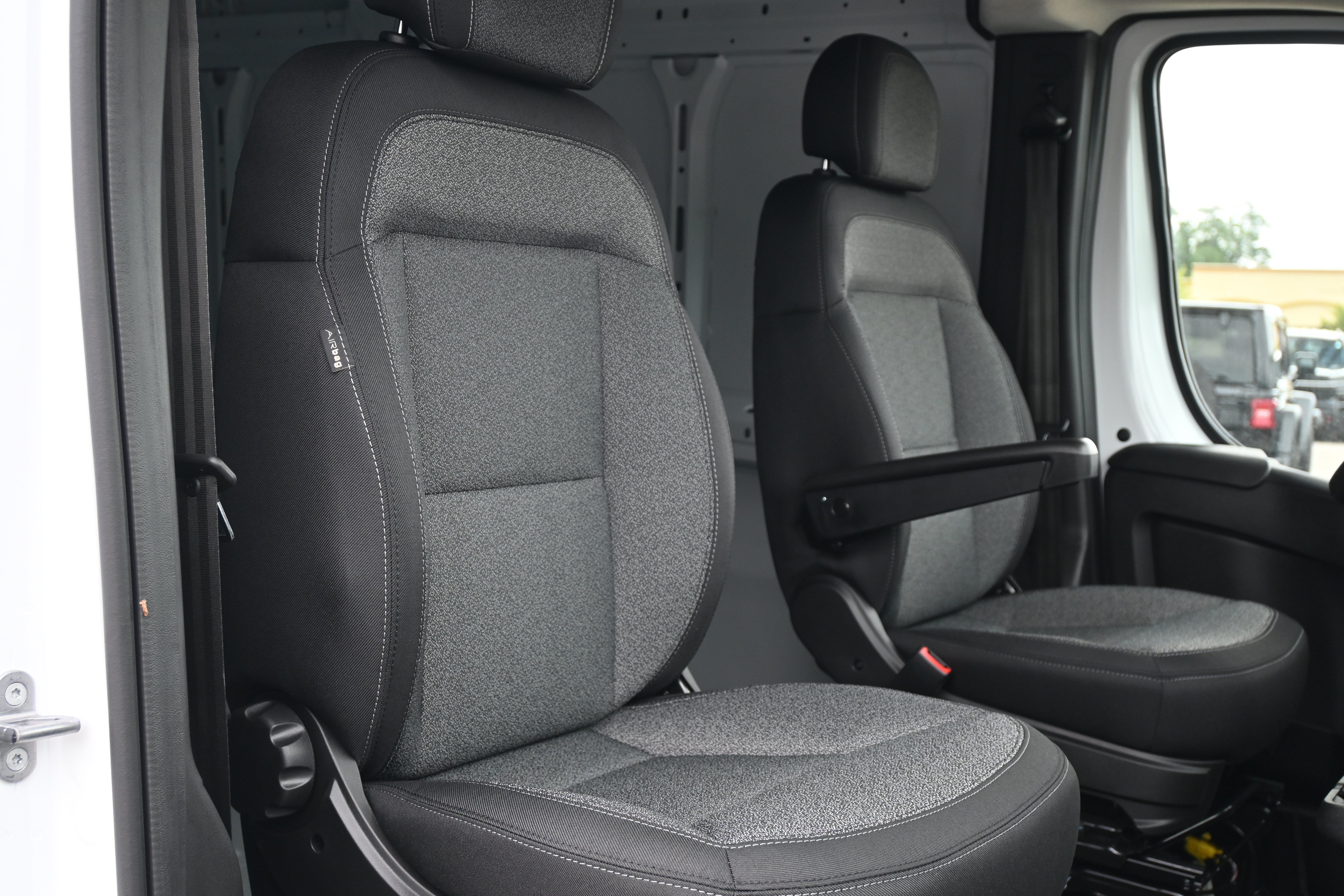 New 2026 RAM ProMaster 2500 w/ Convenience Group FWD image 32