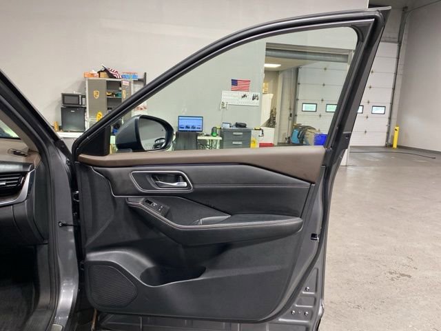 Certified 2023 Nissan Rogue Platinum w/ Platinum Premium Package AWD/4WD image 28