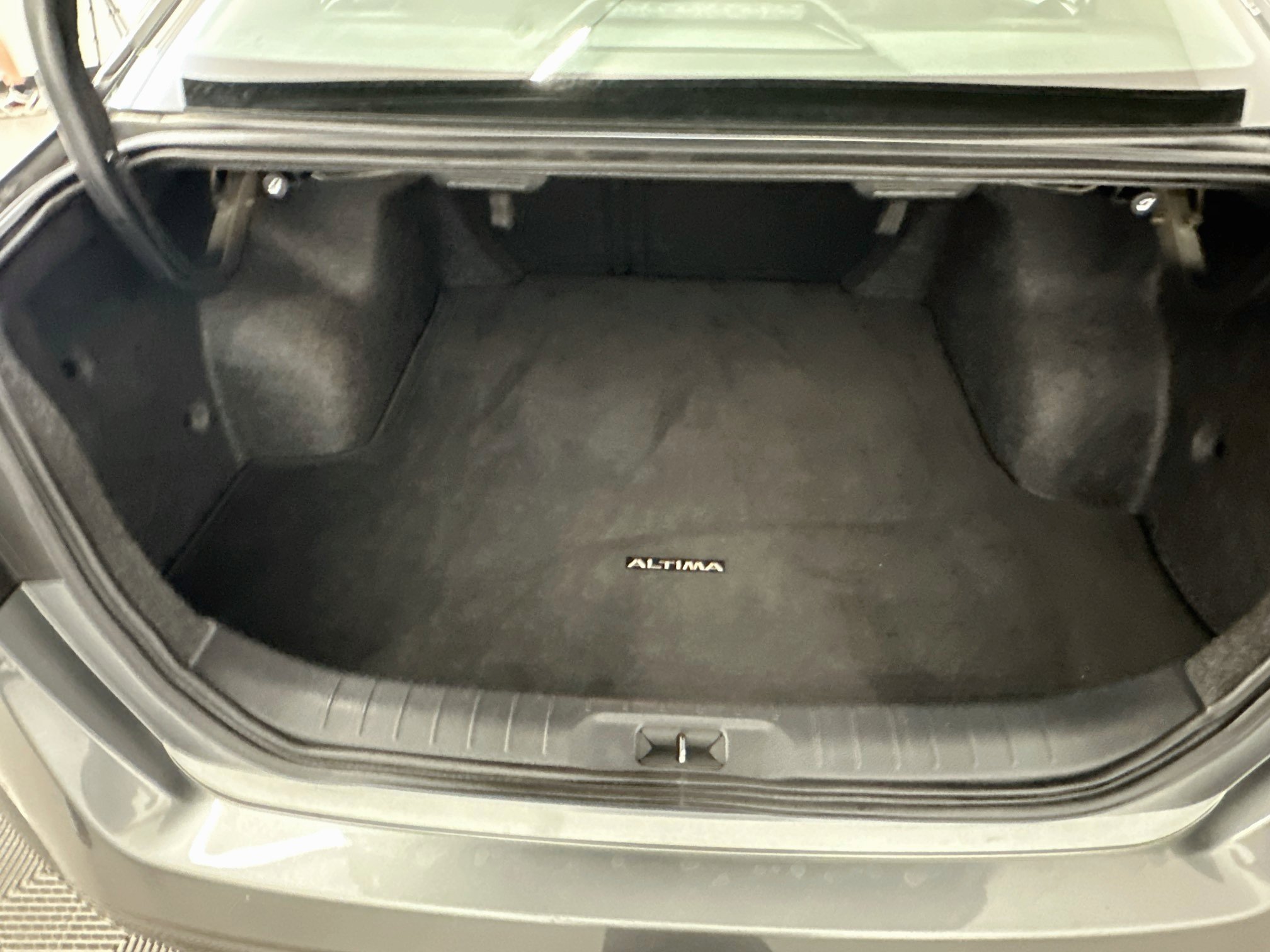 Used 2025 Nissan Altima 2.5 SV FWD image 29