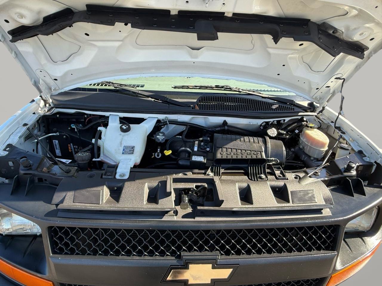 Used 2017 Chevrolet Express 3500 Extended image 12