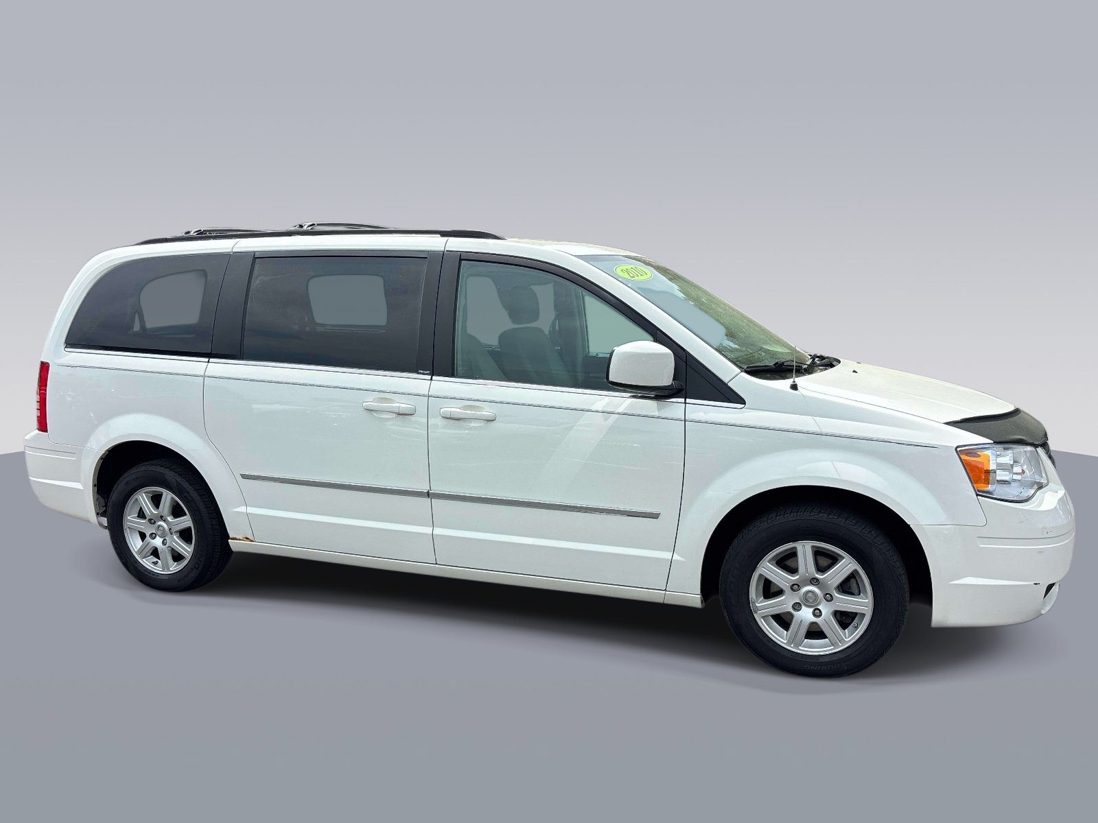 Used 2010 Chrysler Town & Country Touring Plus FWD image 2