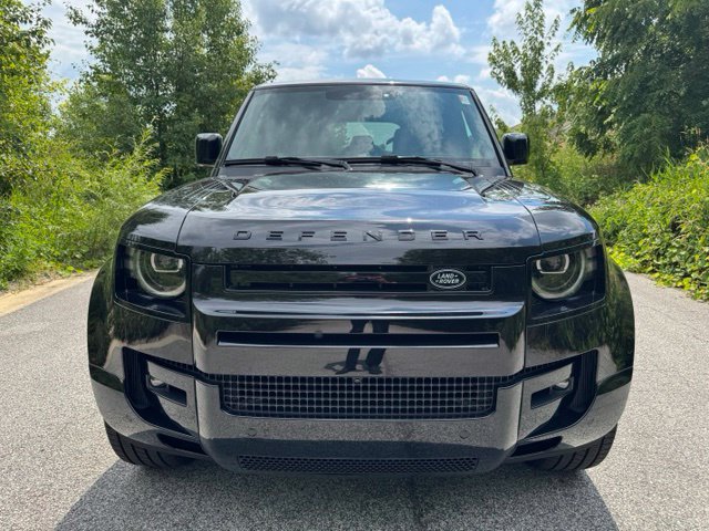 New 2026 Land Rover Defender 110 X-Dynamic SE AWD/4WD image 3