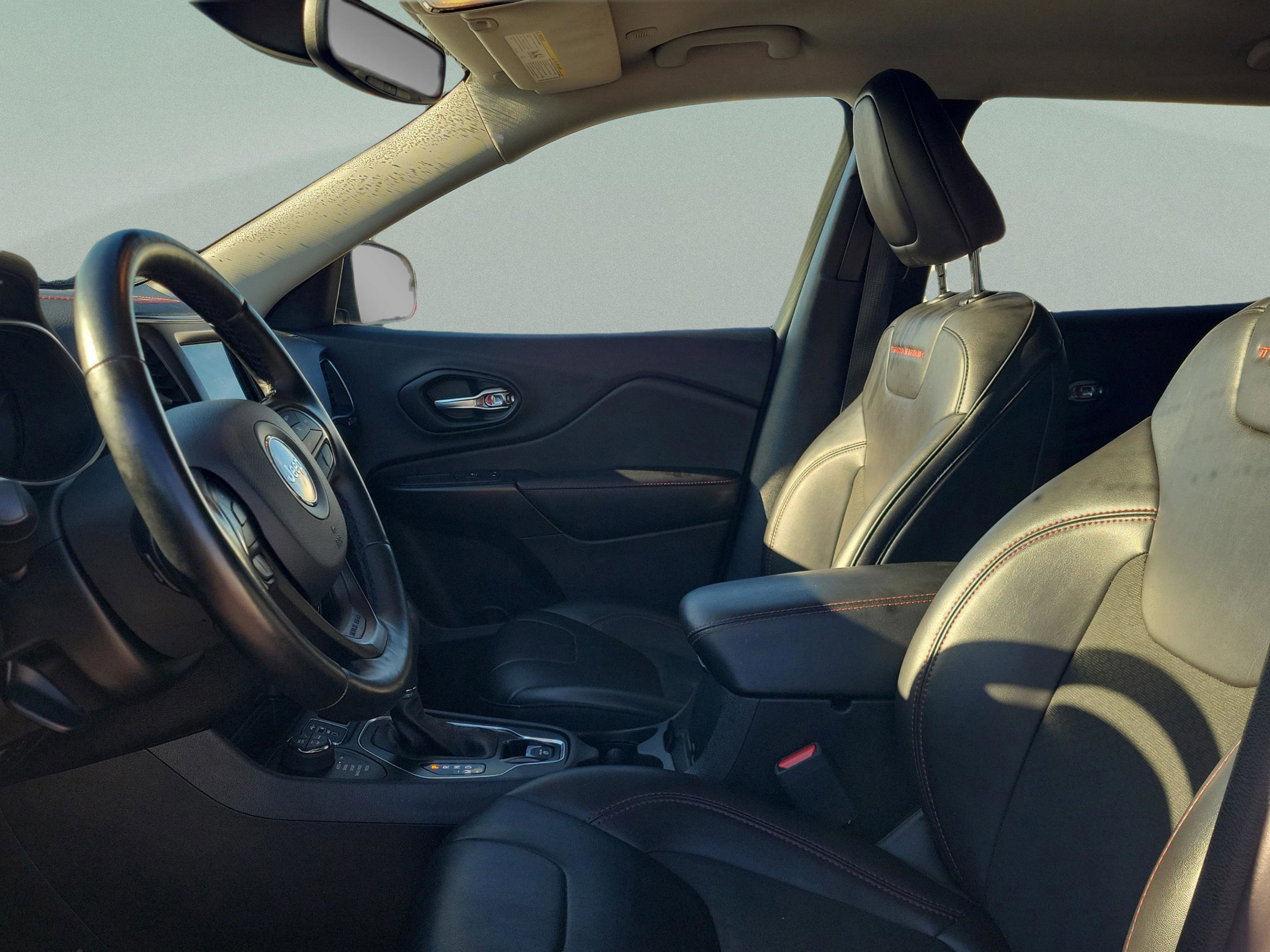 Used 2021 Jeep Cherokee Trailhawk w/ Comfort/Convenience Group image 14