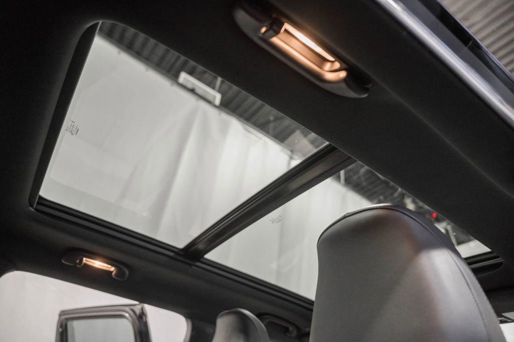 Used 2024 Jeep Compass Limited w/ Sun and Sound Group image 39