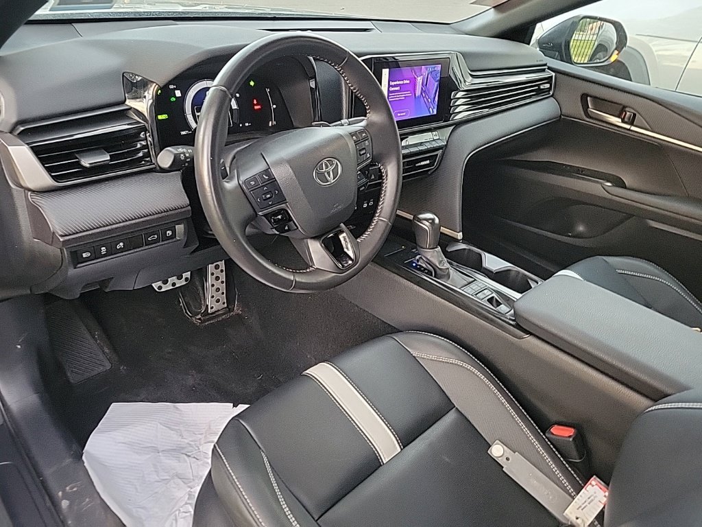 Used 2025 Toyota Camry SE FWD image 7