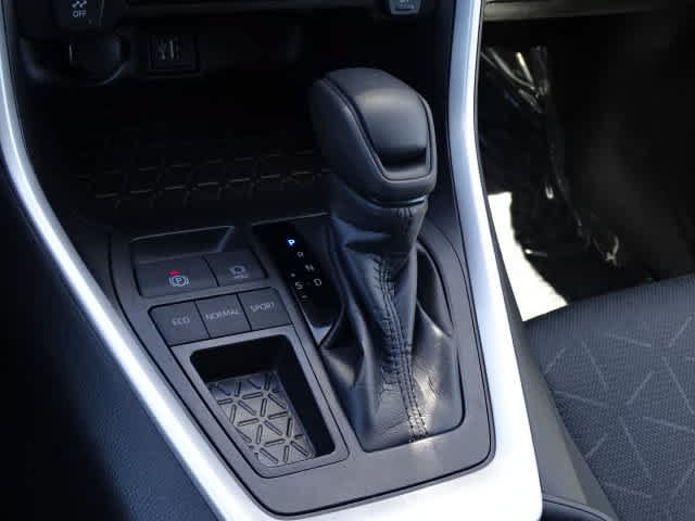 Certified 2025 Toyota RAV4 XLE w/ Convenience Package FWD image 34