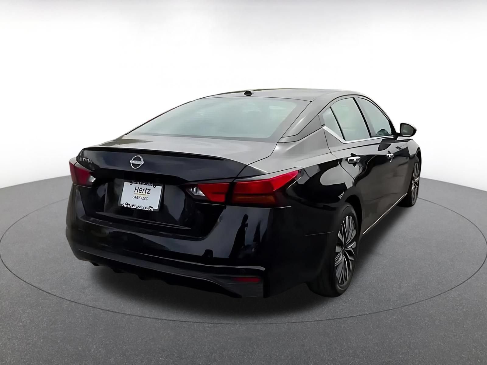 Used 2025 Nissan Altima 2.5 SV FWD image 14