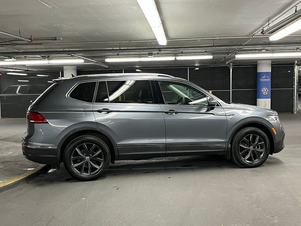 Used 2023 Volkswagen Tiguan SE w/ Panoramic Sunroof Package image 39