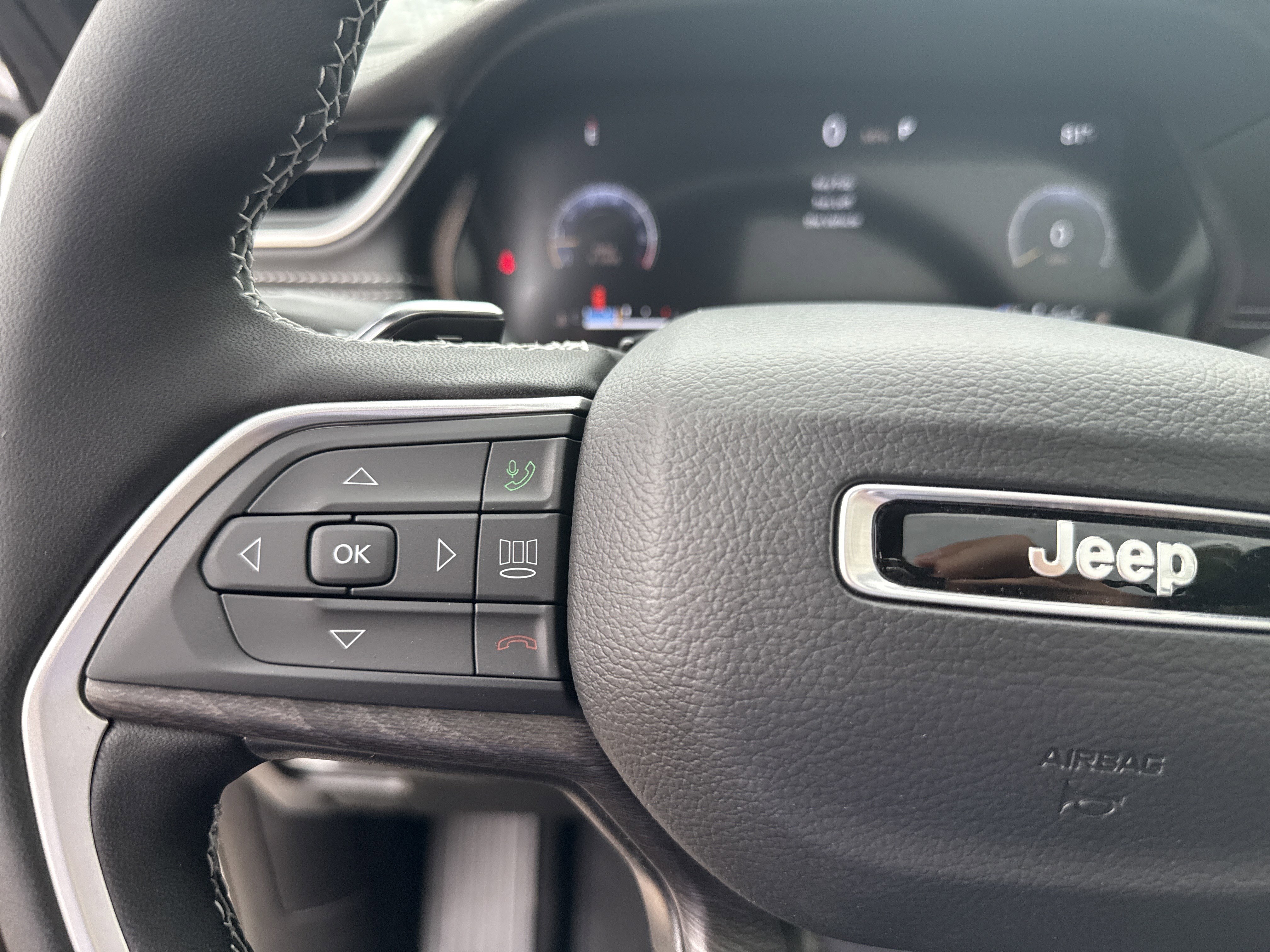 New 2025 Jeep Grand Cherokee Limited w/ Black Appearance Package RWD image 24