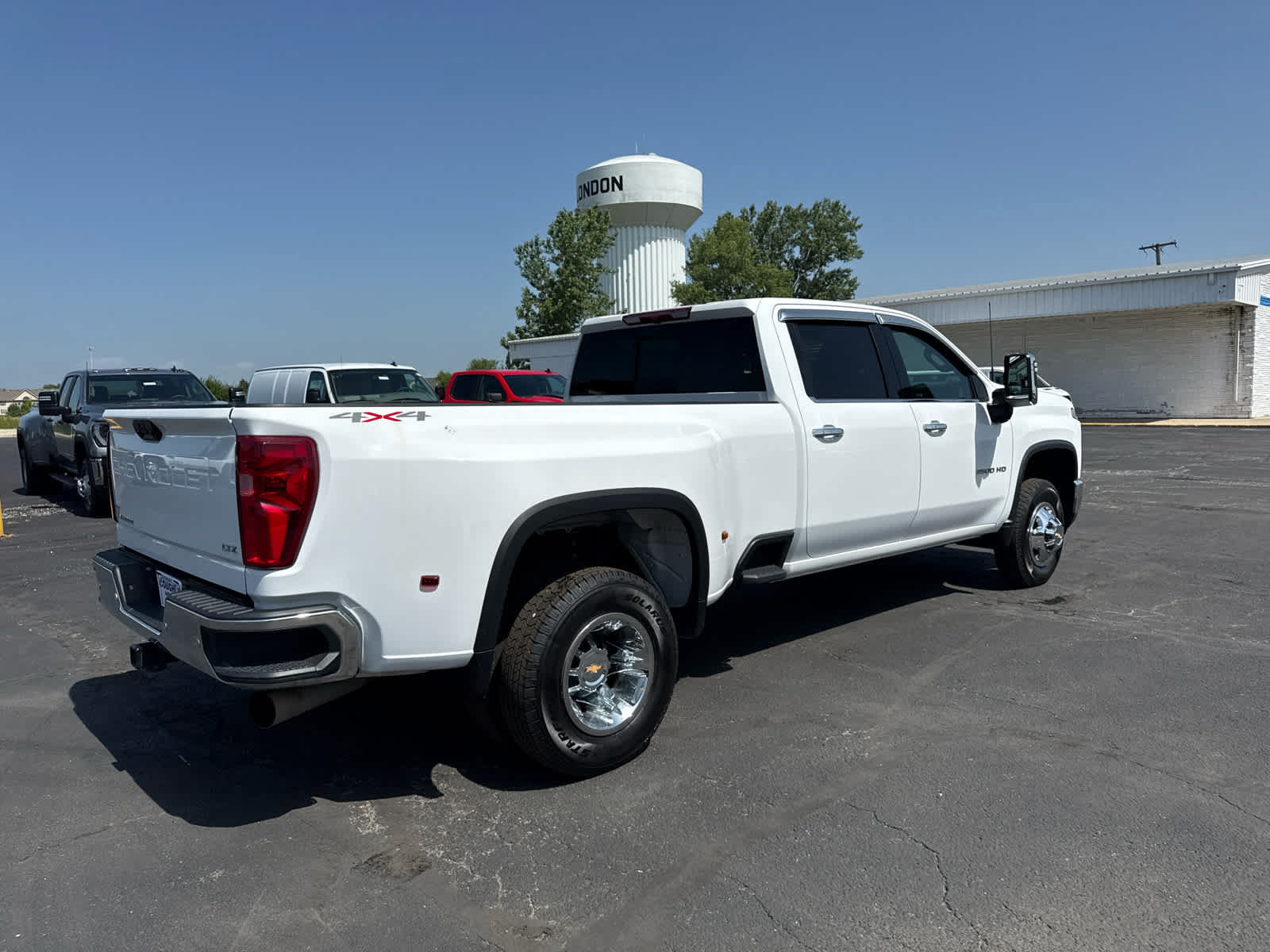 Used 2024 Chevrolet Silverado 3500 LTZ w/ LTZ Convenience Package AWD/4WD image 5