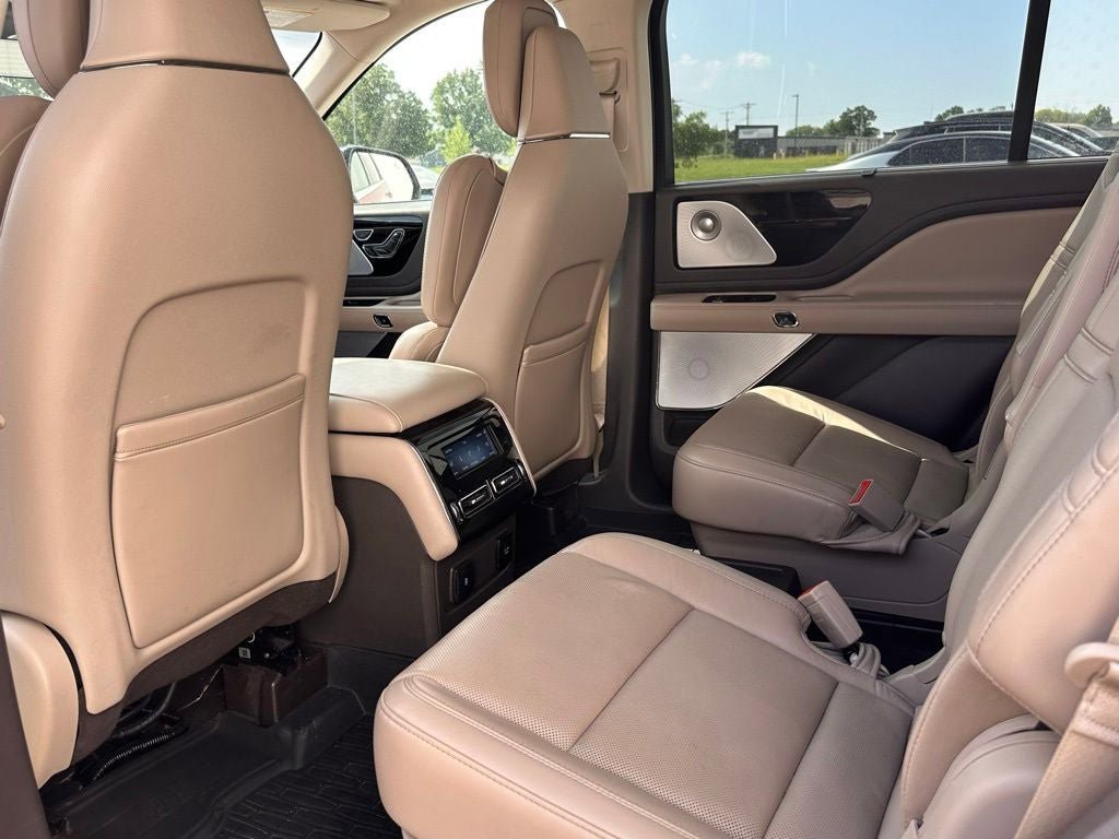 Used 2021 Lincoln Aviator Reserve w/ Equipment Group 201A AWD/4WD image 15