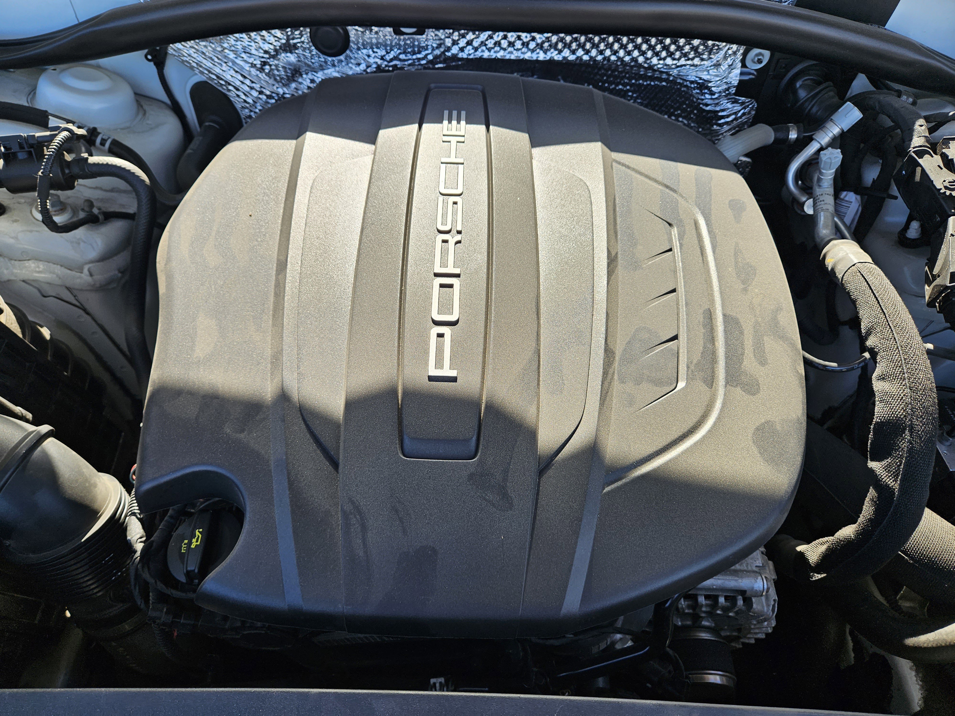 Certified 2021 Porsche Macan image 30