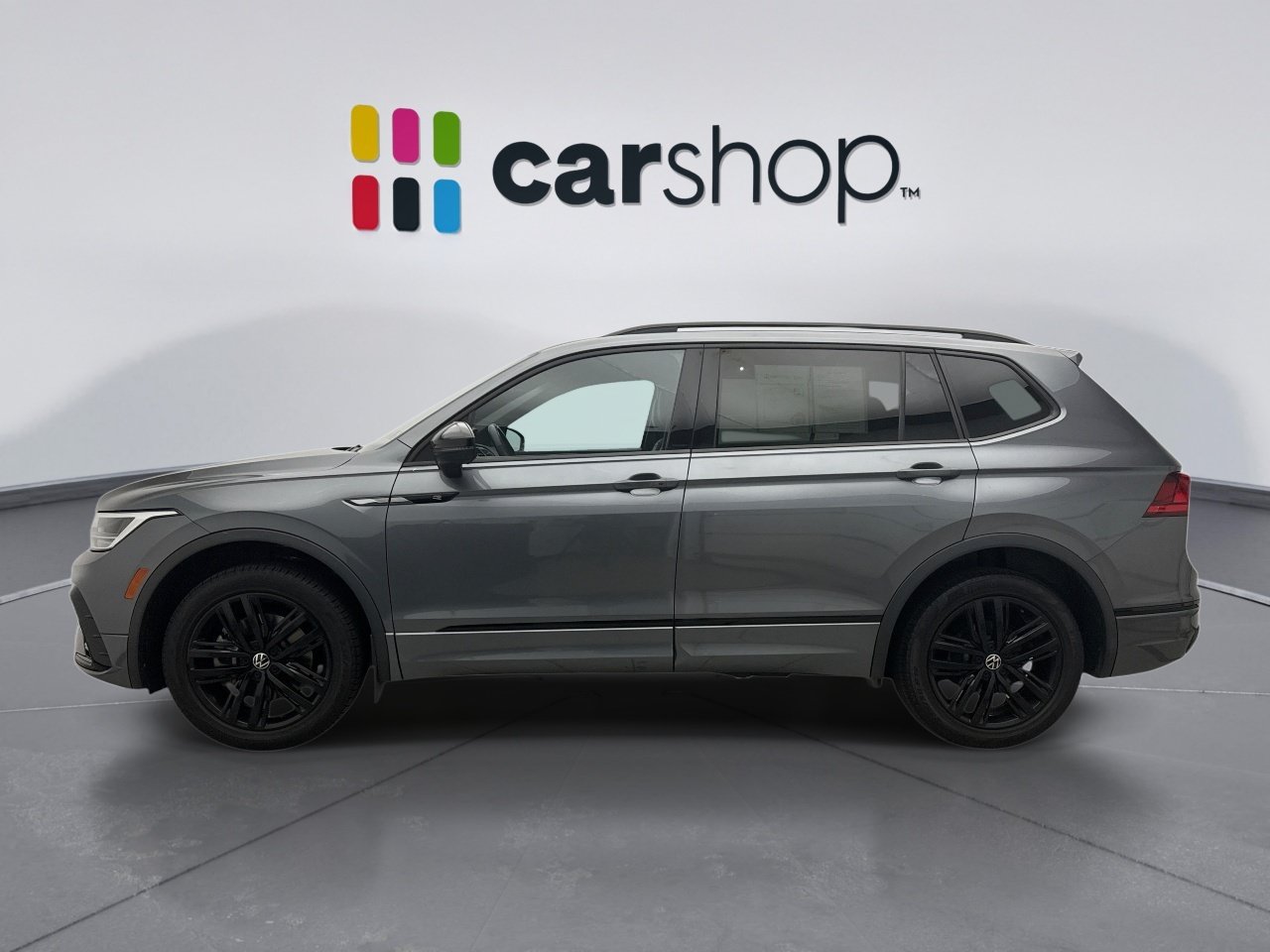 Used 2022 Volkswagen Tiguan SE R-Line AWD/4WD image 2