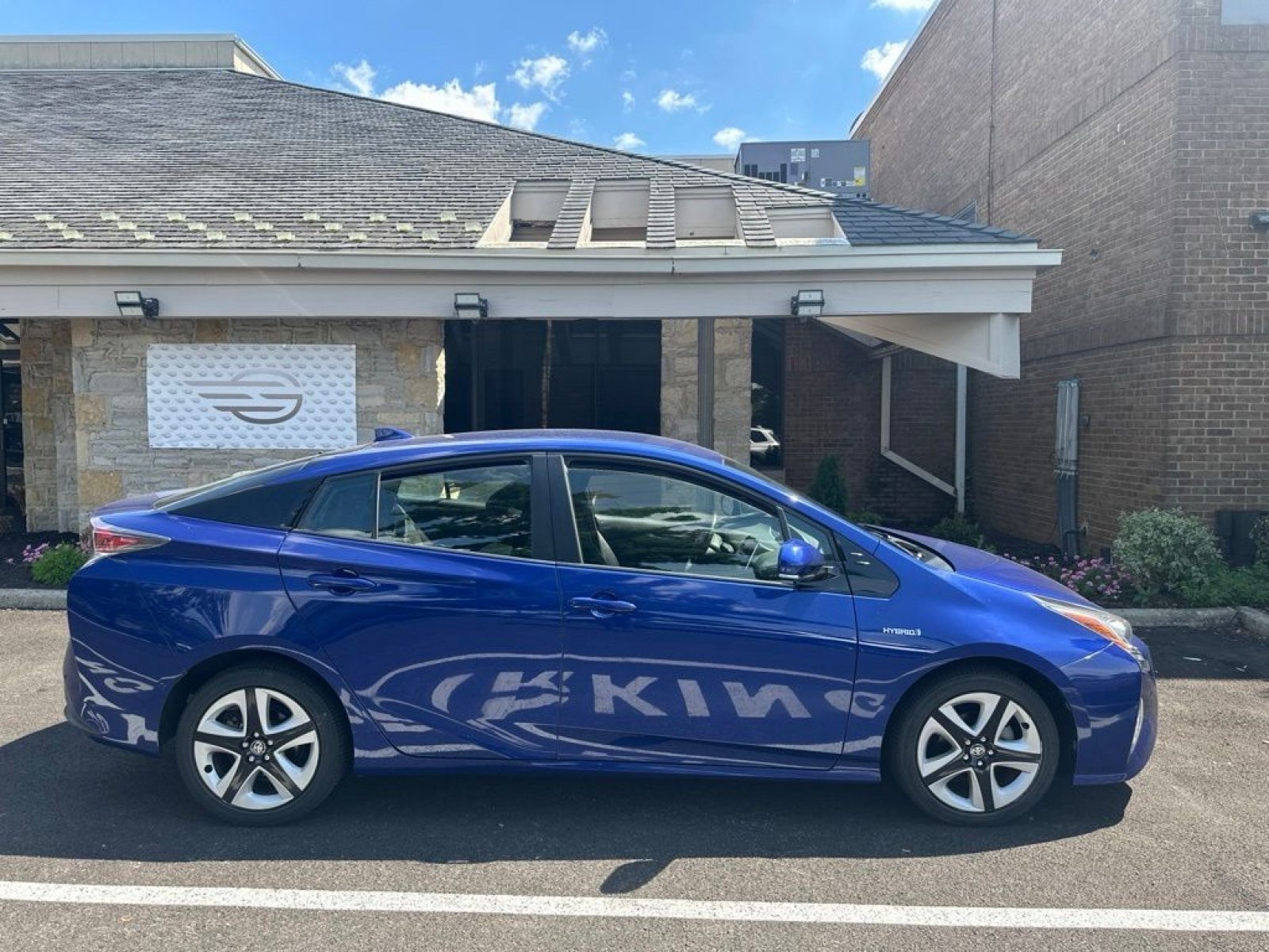 Used 2017 Toyota Prius Three Touring FWD image 4