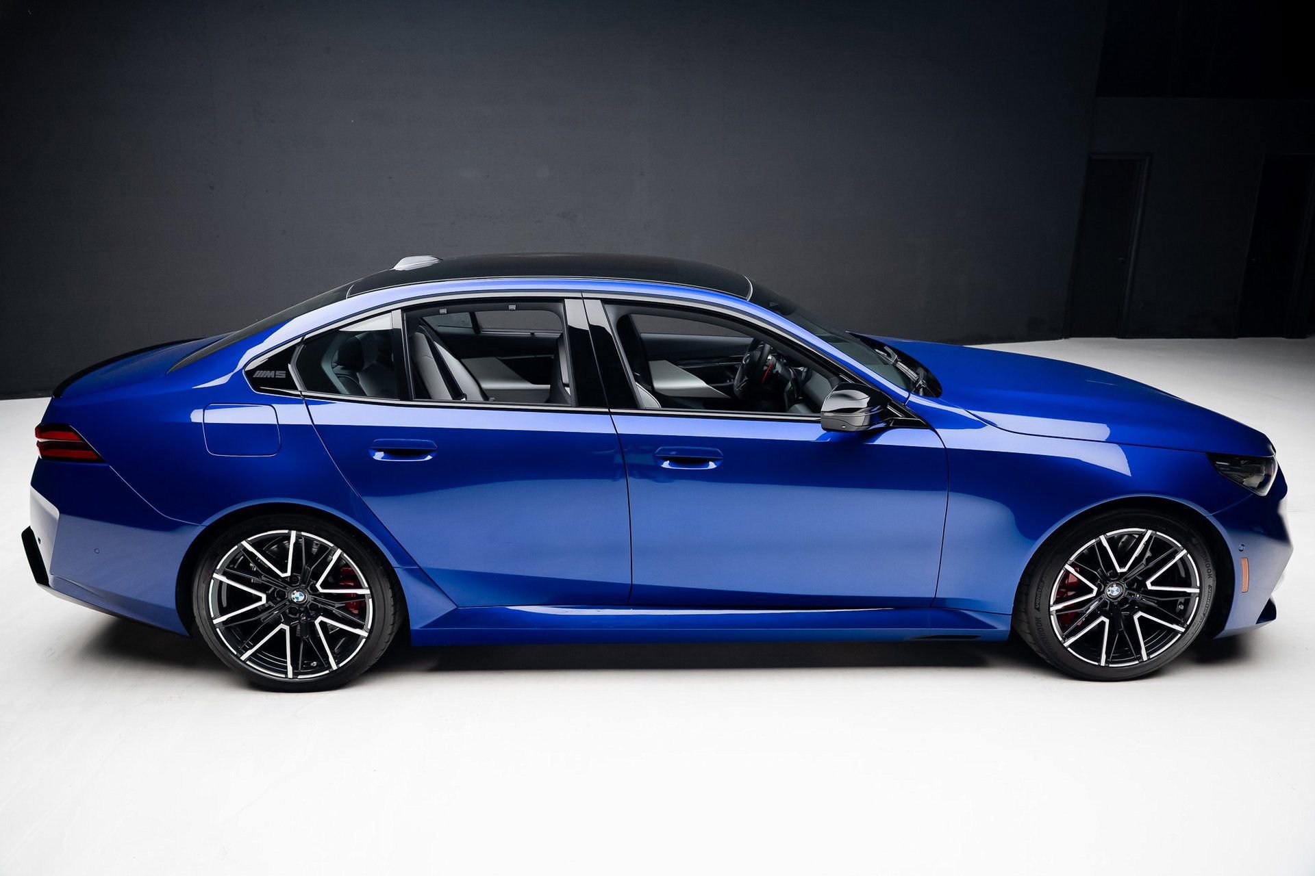 Used 2025 BMW M5 image 36