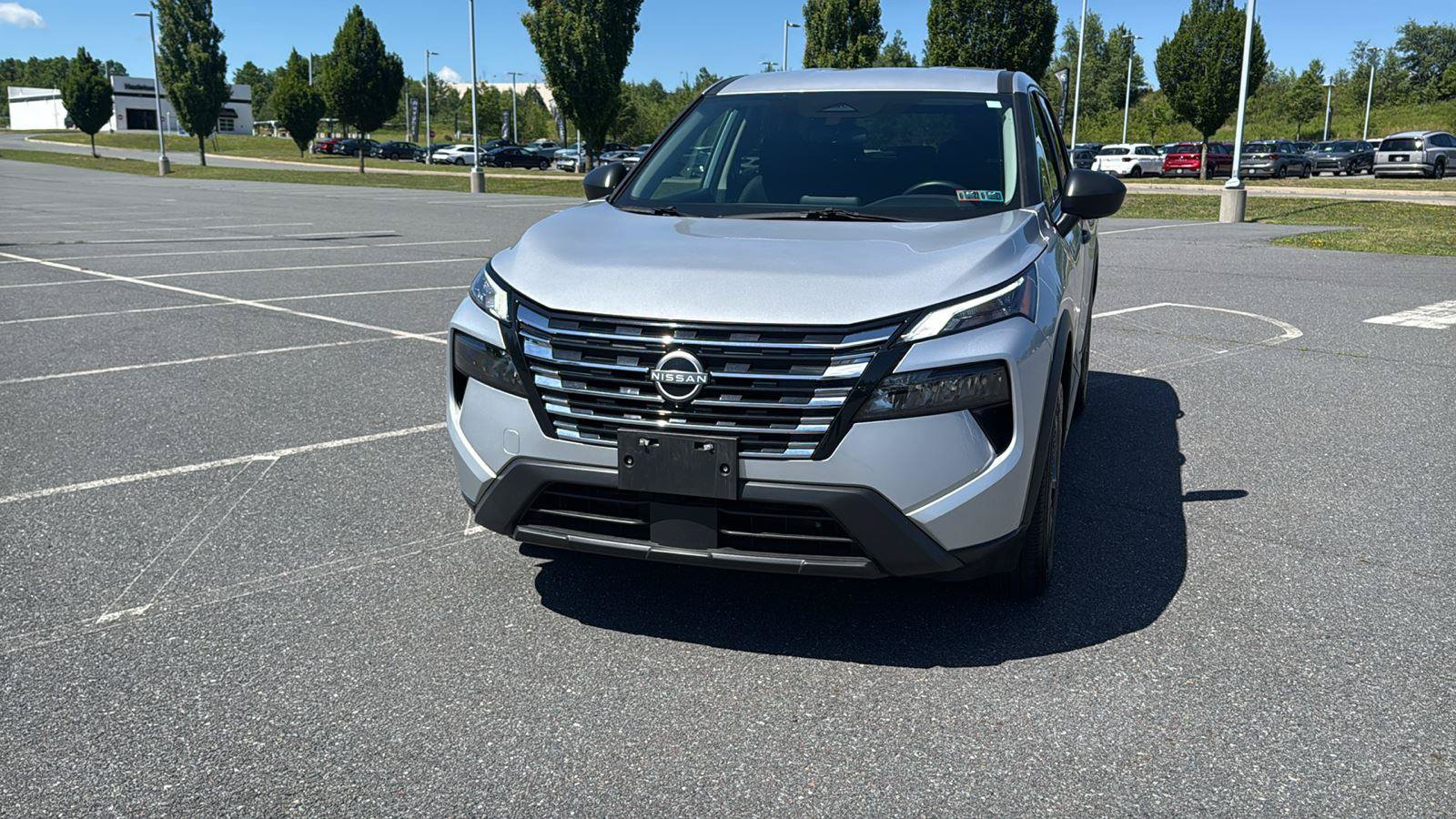 Used 2025 Nissan Rogue S AWD/4WD image 12