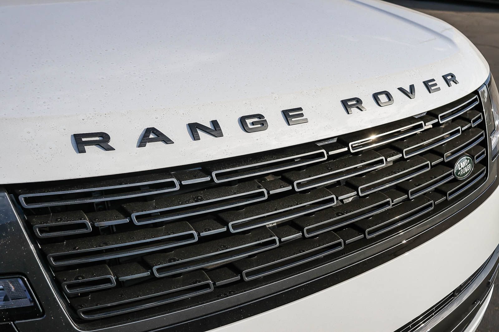 New 2026 Land Rover Range Rover Long Wheelbase SE AWD/4WD image 16