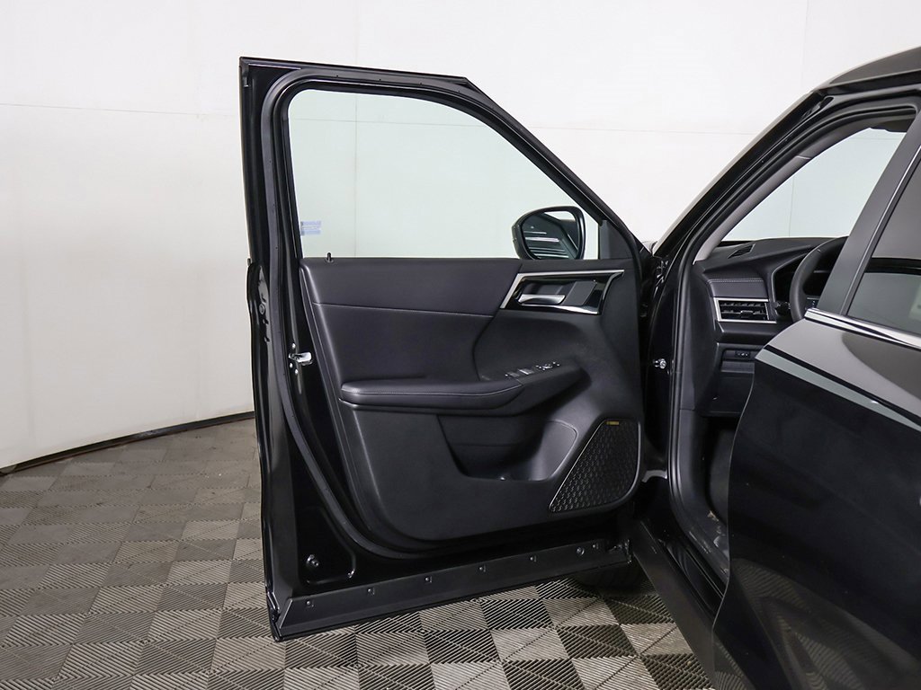 New 2025 Mitsubishi Outlander SE image 23